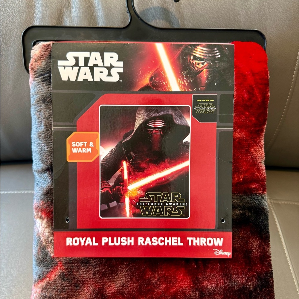 Disney Star Wars Royal Plush Raschel Silky Soft Throw 40 x 50  Brand New